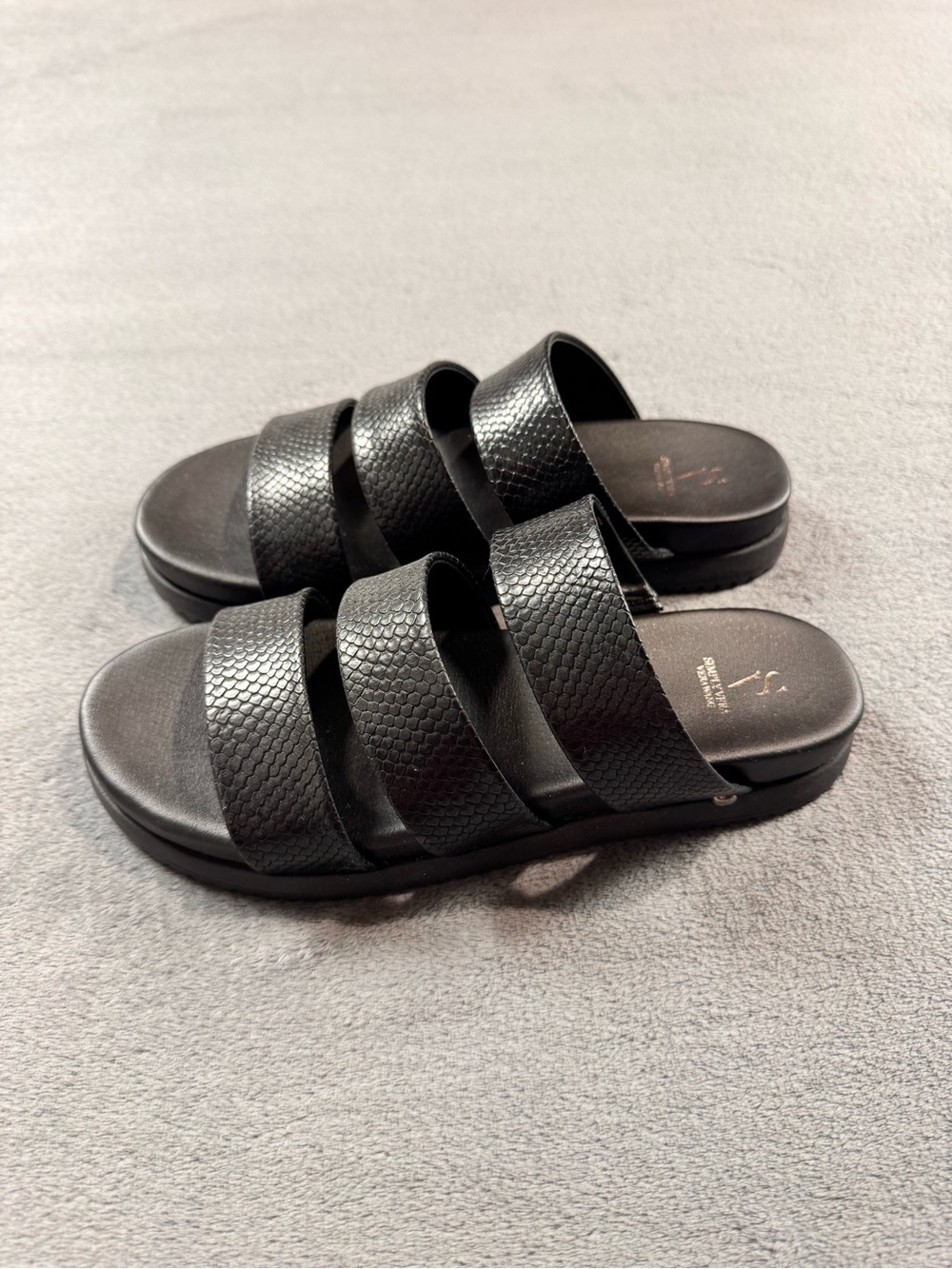 Simply Vera- Vera Wang Women’s Black Strappy Slide Sandals